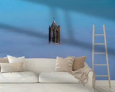 Tani De Dom in Utrecht boven de mist