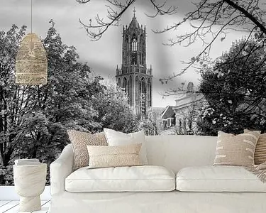 Ostatnia szansa De Dom van Utrecht gezien vanaf de Oudegracht in het vierkant (zwartwit)