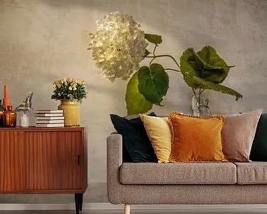 Tani Stilleven. Bloemen. Vlinder. Taupe en goud.