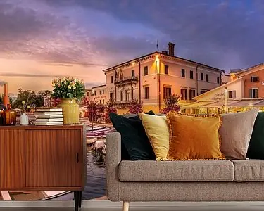 Bardolino aan het Gardameer bij zonsondergang Tani