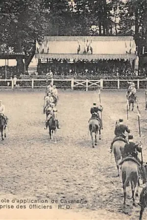 Wyprzedaż Frankrijk Saumur (M.-et-L.) Ecole d'application de Cavalerie Carrousel miltaire Reprise des Officiers Militair Soldaten te paard France Europa HC58232