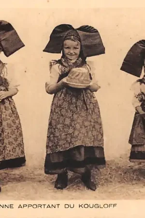 Frankrijk Jeune Paysanne Apportant du Kougloff Alsace France Europa Kind Vintage HC57055 Promocja