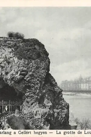 Hongarije Budapest Lourdesi Barlang a Gellert hegyen La grotte de Lourdes sur le mont Gellert Magyarország Hungary Europa HC56529 Popularny