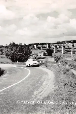 Zwrot pieniędzy Omgeving Vaals Gezicht op België en Brug bij Moresnet Spoorbrug met trein Limburg HC55805