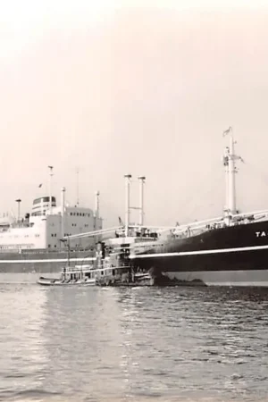 Scheepvaart Motor ship Tai Ping Wilh. Wilhemsen of Oslo Moran docking tug maiden arrival New York Norway Sleepboot 1960 Schepen Europa HC53982 Rabat