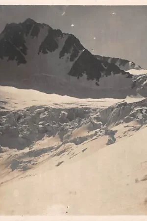 Wyprzedaż Oostenrijk Alpeiner Ferner Eenzame Alpinist hoog in de besneeuwde bergen Österreich Austria Europa HC53116