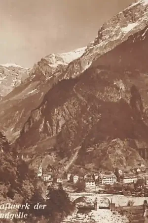 Zwitserland Amsteg mit dem neuen Kraftwerk der Gotthardbahn und Windgelie Spoorwegen Bahn Schweiz Switzerland Europa Oferta limitowana