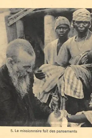 Tani Frankrijk Missionaris verzorgt voet van een klein neger kindje Le Missionaire fait des pansemens L'Oevre de la Propagation de la Foi soutient les Missions Catholiques du monde entir Missie France Afrika Europa HC52653