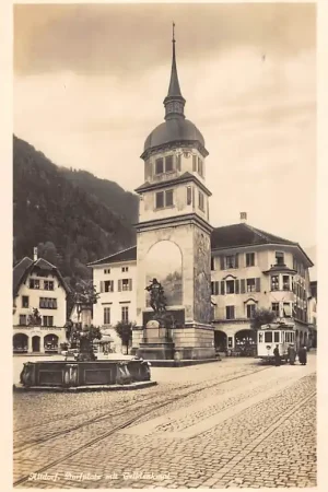 Rabat Zwitserland Altdorf Dorfplatz mit Telldenkmal Tram Schweiz Switzerland Europa HC51074