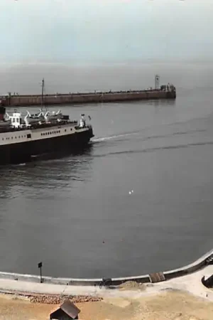 Frankrijk Dieppe Le Brighton rentrant au Port au fond un Bananier Brighton Scheepvaart Schepen France Europa HC45490 Szybka dostawa