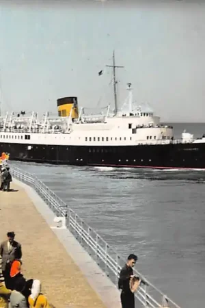 Frankrijk Dieppe L'Arromanches rentrant dans les Jetees Scheepvaart Schepen France Europa HC45330 Niska cena