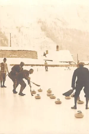 Premium Zwitserland St. Moritz Curling op het ijs Winter Sport Schweiz Switzerland Suisse Europa HC45076