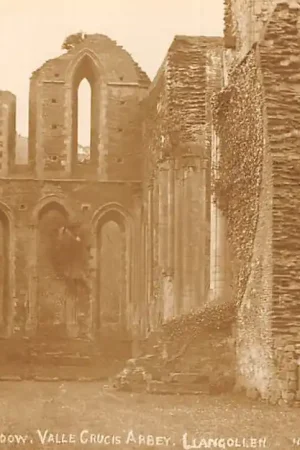 Rabat Engeland Wales Llangollen Looking towards the East Window Valle Crusis Abbey Fotokaart England Europa HC44941