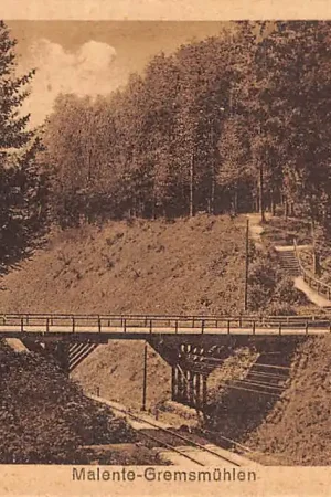 Autentyczny Duitsland Malente-Gremsmuhlen Spoorweg met viaduct Deutschland Europa HC43197