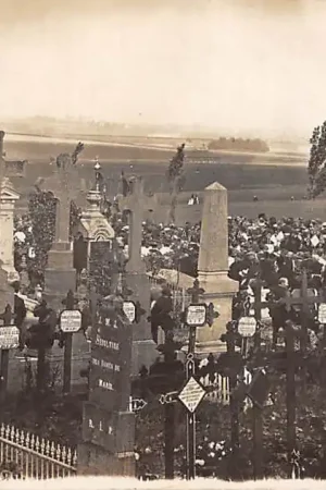 België Moeskroen Moescron Fotokaart Begrafenisstoet Begraafplaats met graven oorlogsslachtoffers Europa WO1 1914-1918 HC42145 Ostatnia szansa