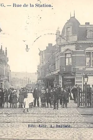 België Seraing Rue de la Station Spoorwegovergang met volk 1909 Spoorwegen Europa HC41793 Nowość