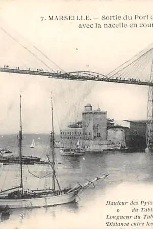 Frankrijk Marseille Sortie du Port et Pont Transpordeur avec la nacelle en cours de route Zweefbrug France Europa HC41513 Oferta limitowana