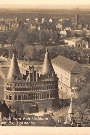 Oferta Duitsland Lübeck Blick vom Petrikirchturm auf das Holstentor Deutschland Europa HC40816