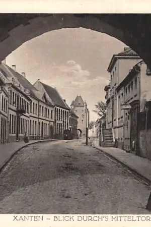 Wysoka jakość Duitsland Xanten Blick durch's Mitteltor auf Cleverstrasse Deutschland Europa HC39488