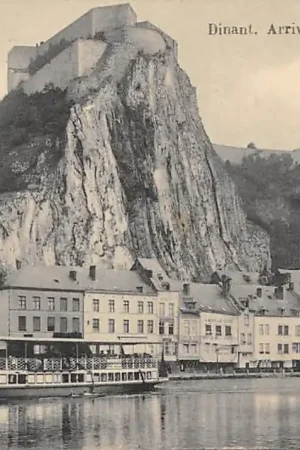 Oferta limitowana België Dinant Arrivee du Bateau Touriste Binnenvaart schepen Scheepvaart Europa HC39465