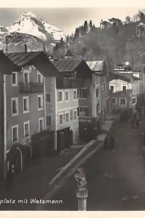 Duitsland Berchtesgaden Marktplatz mit Watzmann Deutschland Europa HC38836 Promocja