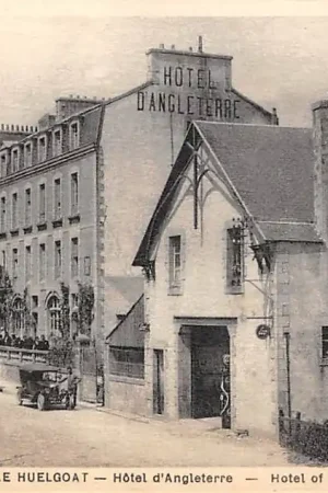 Frankrijk Le Huelgoat Hotel d\\u2019Angleterre Hotel of England Garage Benzinepomp France Europa HC38718 Tylko dziś