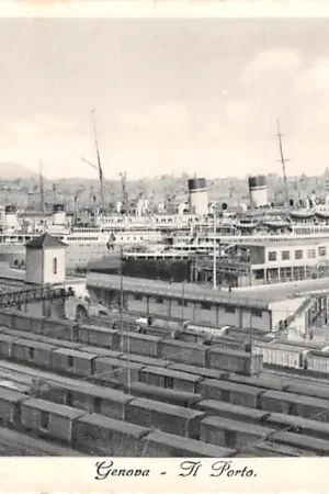 Ostatnia szansa Italië Genova Il Porto Station Rangeerterrein met treinen Spoorwegen Schepen Scheepvaart Itala Europa HC36081
