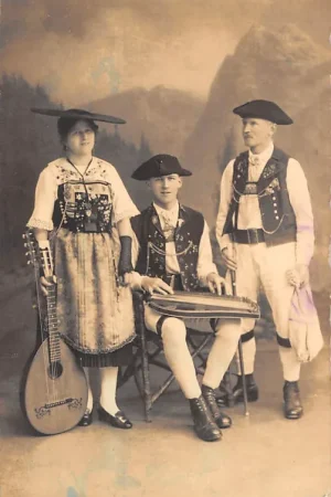 Tani Zwitserland Tiroler Muziek trio Fotokaart Schweiz Suisse Switzerland Europa HC35006