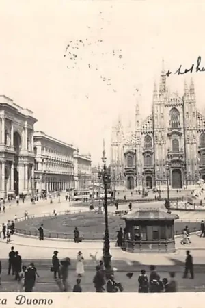 Nowość Italië Milano Piazza Duomo met trams 1928 Type fotokaart Italia Europa HC33030