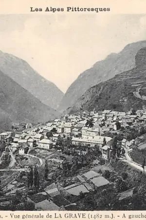 Frankrijk La Route des Alpes Vue generale de LA GRAVE A gauche, la Romanche France Europa HC32548 Zamów teraz