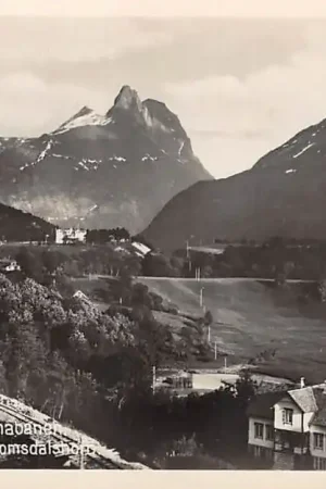 Noorwegen Raumabanen Park Hotel med Romsdalshorn Spoorwegen van Aandalsnes naar Bjorli Fotokaart 1928 Norge Norway Europa HC31400 Promocja