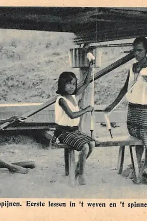 Popularny Filipijnen Philippijnen Missiën van Scheut Eerste lessen in 't weven en 't spinnen België Pilipinas Philippines Azië HC24081