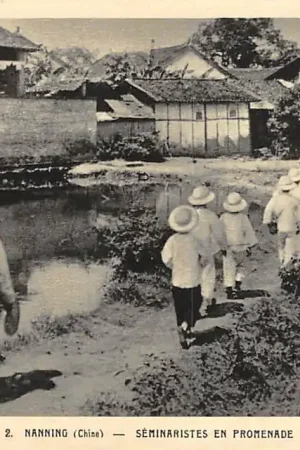 China Nanning Seminaristes en promenade Saint-Pierre-Apotre Frankrijk France Azië HC24080 Nowość