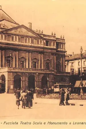 Italië Milano Facciata Teatro Scala e Monumento a Leonardo da Vinci Italia Europa HC21088 Tylko dziś