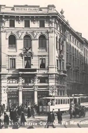 Wyprzedaż Italië Milano Piazza Cordusio Via Mercanti e Via Tommaso Grossi Tram Lijn 12 Italie Europa HC21086