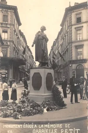 Tani België Brussel Bruxelles Sint Jansplein Monument Erige a la memoire de Gabrielle Petit Fotokaart Europa HC20665