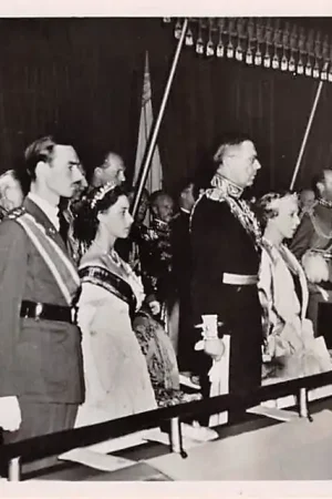 Koningshuis Galaconcert Concertgebouw Amsterdam 7 September 1948 Op de voorste rij 3e v.l. Prinses Margaret Rose van Engeland Juliana en Bernhard HC20277 Niska cena