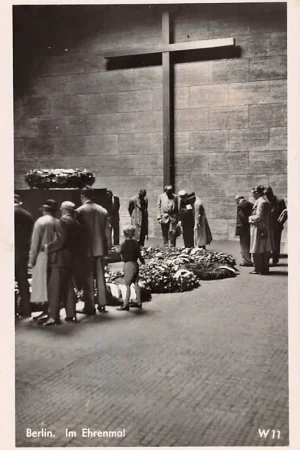 Duitsland Berlin Im Ehrenmahl HC20227 Zamów teraz
