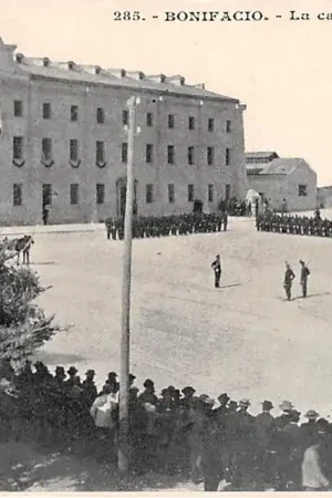 Frankrijk Corse Corsica Bonifacio La Caserne - La Revue Militair France Europa HC18880 Tani