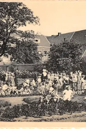 Autentyczny Belgie Ravels O.L. Vrouw van de Kempen Open-lucht-school voor zwakke meisjes Een gezellig hoekje in het bloemenpark Europa HC15664