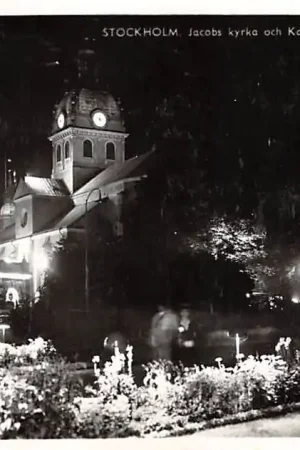 Oferta Zweden Stockholm Jacobs Kyrka och Karl XII s staty i kvallsbelysning Sweden Sverige Europa HC8620