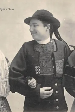 Oferta limitowana Pont-l'Abbe Joyeux Trio Klederdracht Frankrijk Frankrijk Vintage HC6504