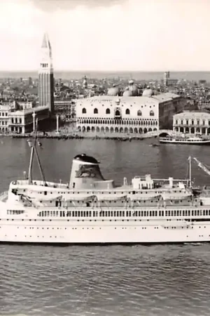 Scheepvaart Ausonia in Venetië Rederij Adriatica S.p.A. di Navigazione Italië SchepenHC4628 Premium