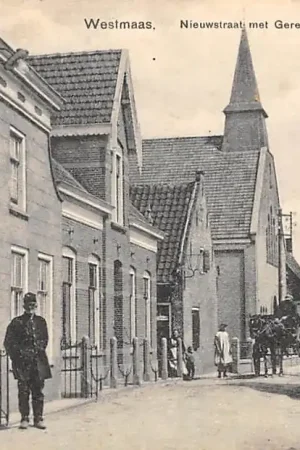 Szybka dostawa Westmaas Nieuwstraat met Gereformeerde Kerk 1933 Hoeksche Waard HC61797
