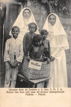 India Madras Missie Weesjes door de Zusters v.h. Gez. J.M.J. te Guntur van hare reis naar de dorpen meegebracht Mariënburg 's-Hertogenbosch Kind Azië HC61636 Ekspresowa dostawa