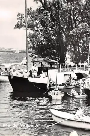 Hoogmade Rsutig plekje aan de Wijde A met zeilschepen Zeilen Kaag en Braassem HC61626 Ekspresowa dostawa