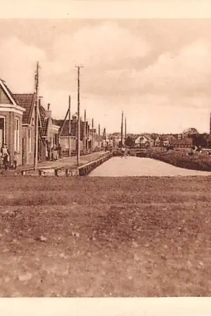 Sint Nicolaasga Kade met R.K. Sint Nicolaas kerk 1927 Friesland HC61531 Premium