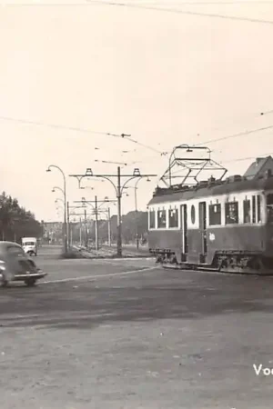 Szybka dostawa Voorburg Parkweg met HTM Tram en VW 1958 's-Gravenhage HC61471