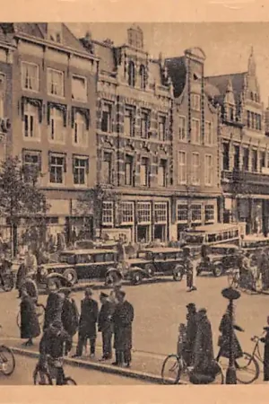 Zamów teraz Haarlem Groote Markt met auto 's en bus 1947 HC61379