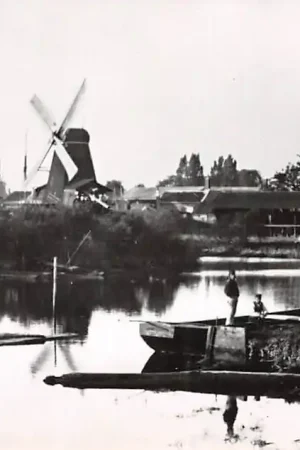 Zo was Dordrecht Houtzaagmolen De Kleine Noordsche Boer aan de Weeskinderendijk omstreeks 1895 Molen (1967) HC26760 Popularny